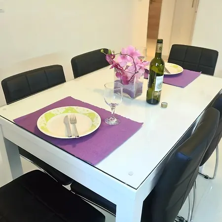 Petra Apartment *